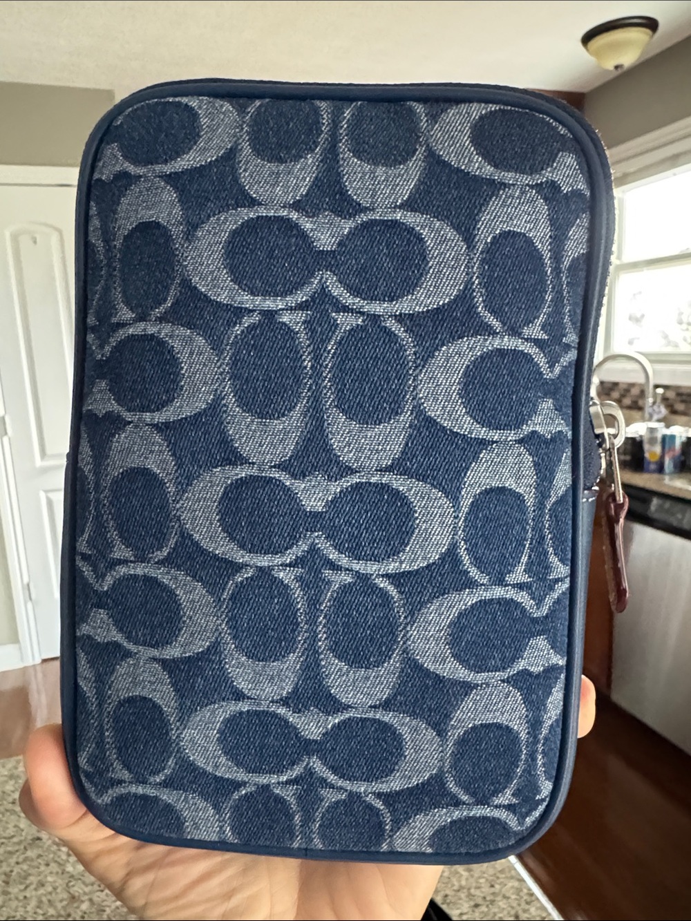 💙Coach Blue 💙😎Denim Signature Crossbody Organizer with Tan Tag - Picture 5 of 17